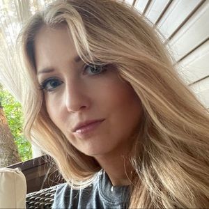 Meet your Posher, Suzanne